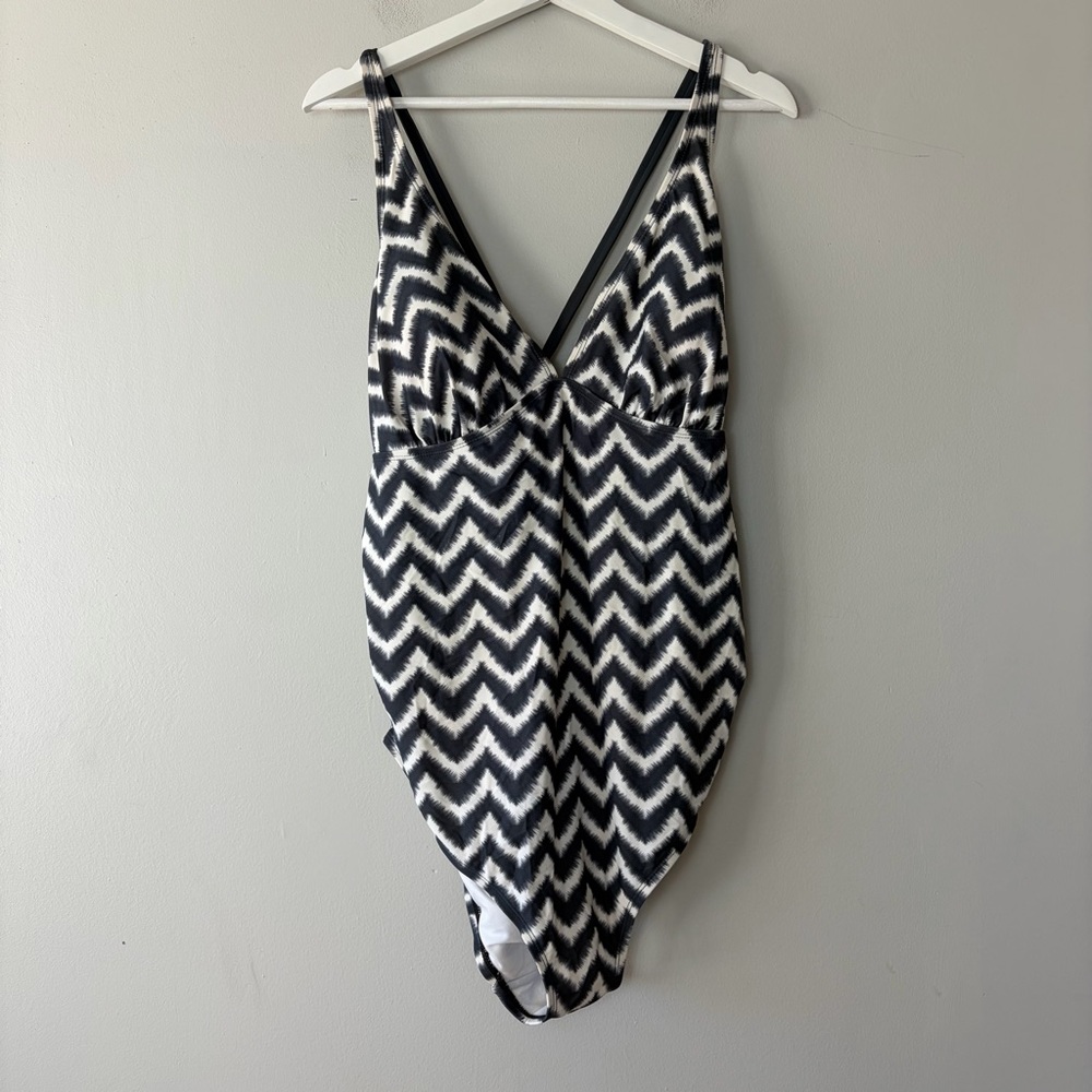 Liz Lange Maternity One‎ Piece Swimsuit XL